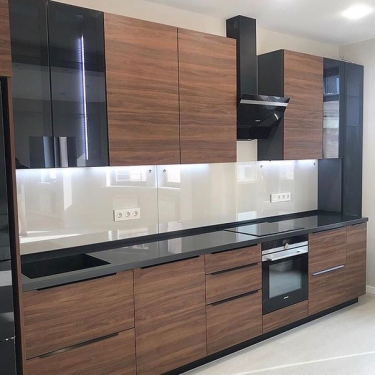 Кухня Cleaf темная под дерево